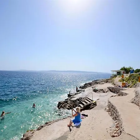 Nives 아파트 트로기르